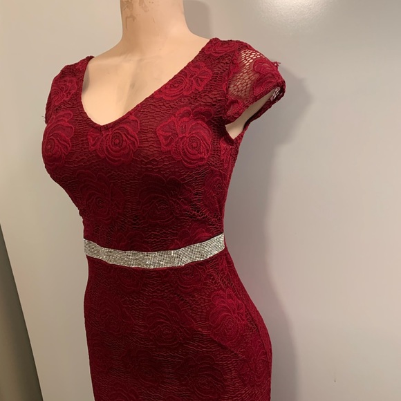 Women junior burgundy lace bodycon maxi dress size (S) sleeveless zipper back - Picture 8 of 9